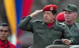 Venezuelský prezident při vojenské přehlídce.